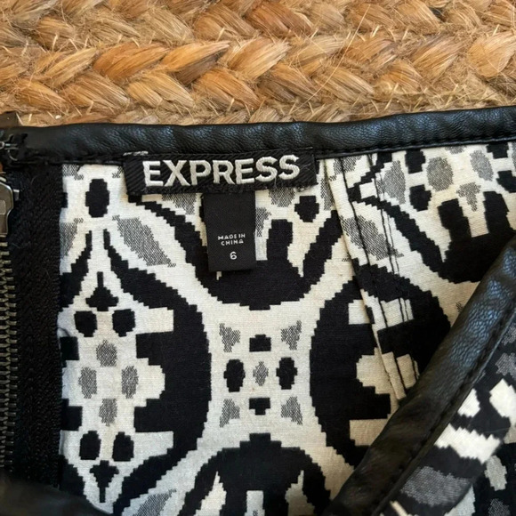 Express Size 6 Black and White Geometric Print mini skirt - Picture 2 of 6